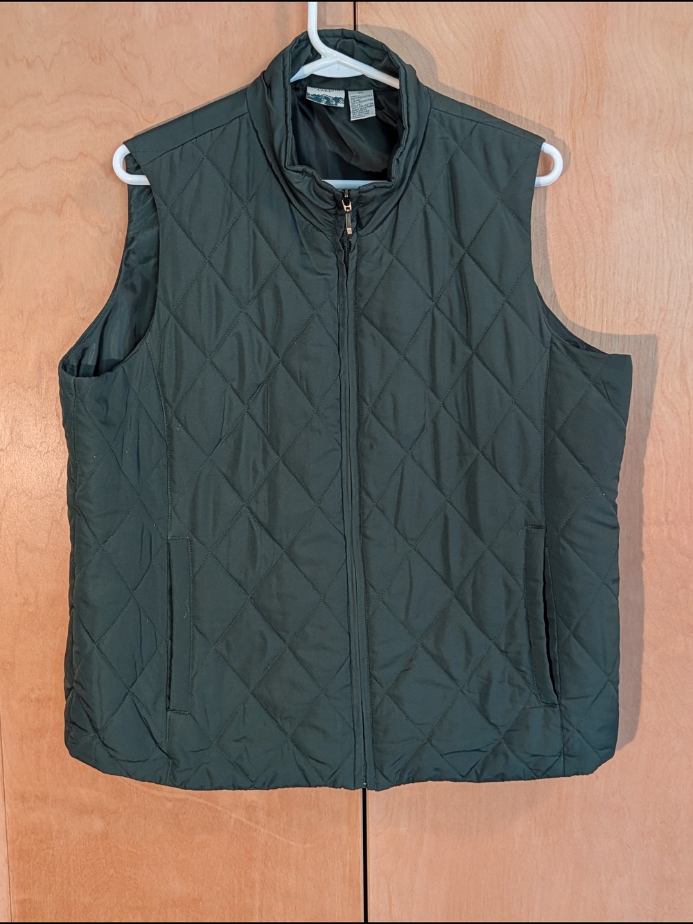 Mountain Lake Quilted Vest in Dark Green